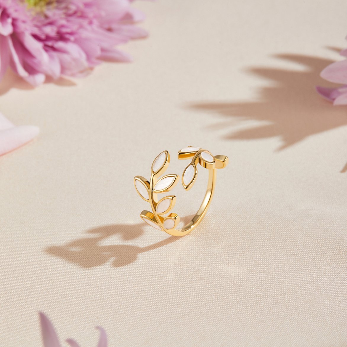 Gold Leaf Motif Ring
